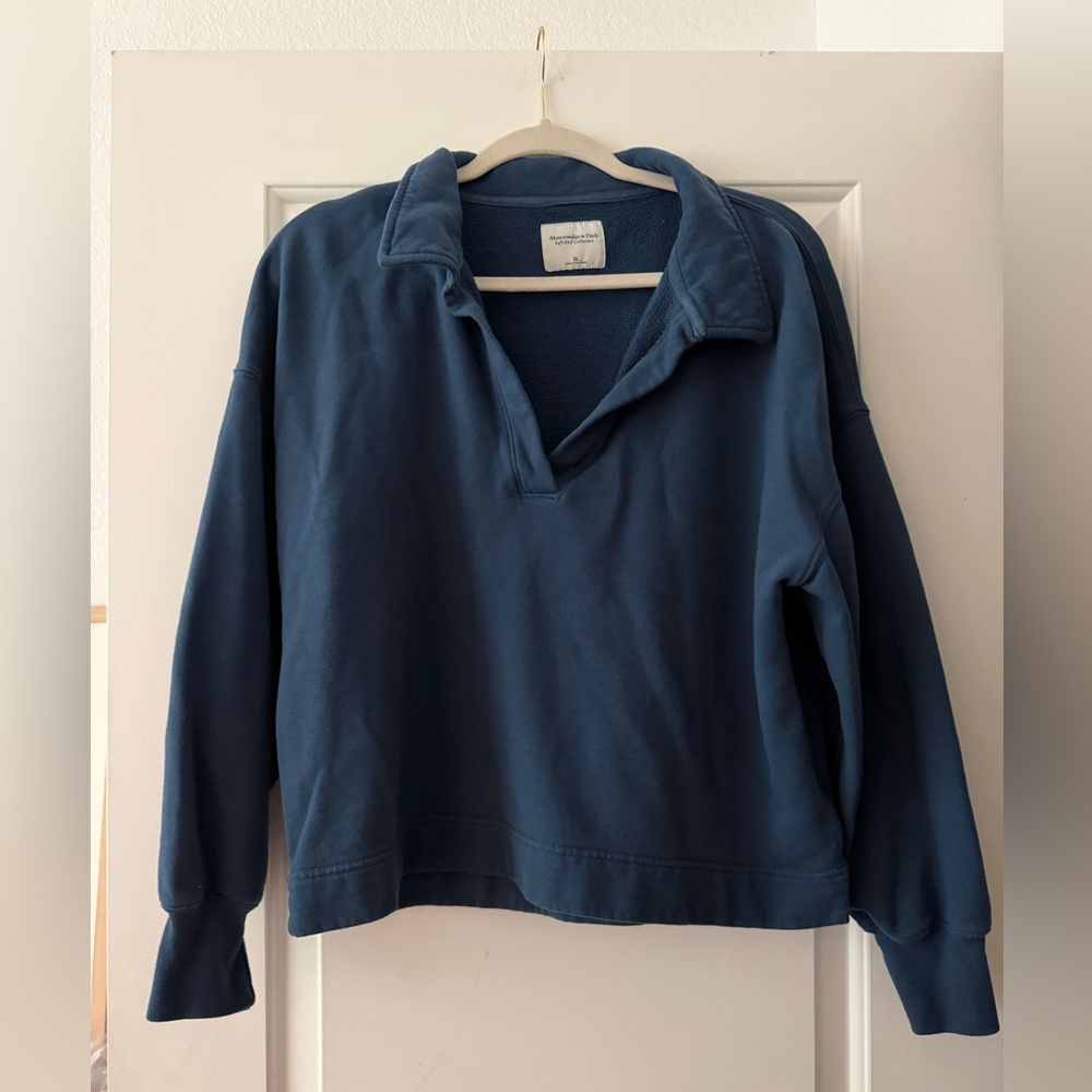 Navy blue Abercrombie sweatshirt soft collection